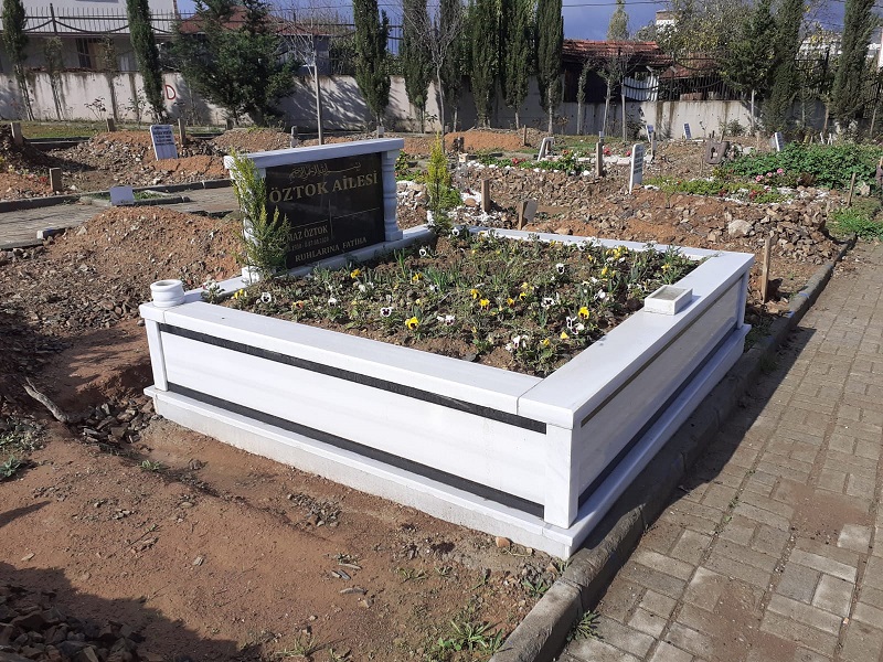 İKİ KİŞİLİK SERITLI SÜTUNLU MERMER MEZAR