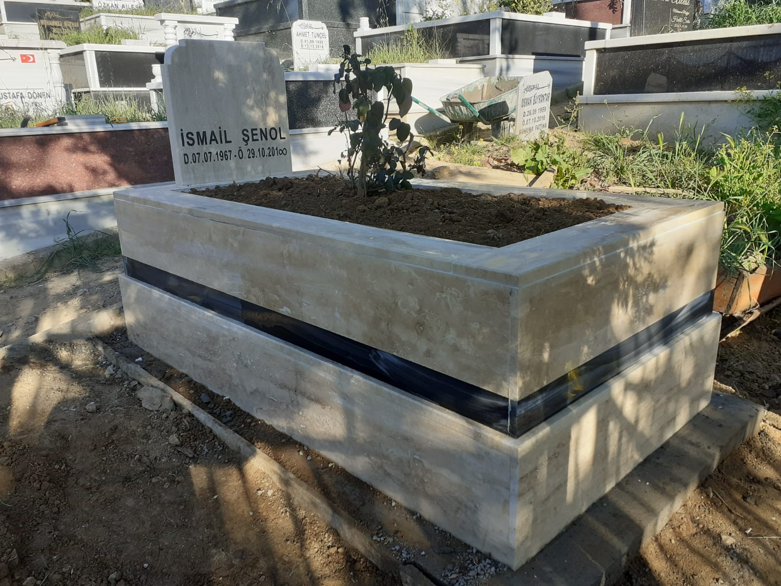 TEK KİŞİLİK TEK ŞERITLİ MERMER MEZAR