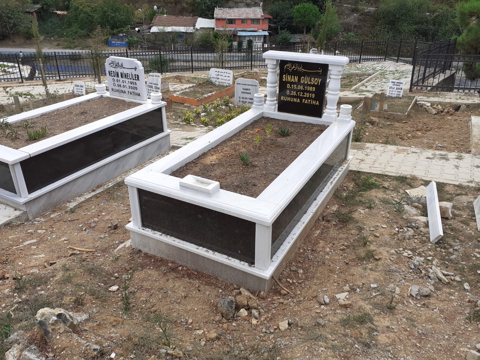 TEK KİŞİLİK BAŞ TAŞI KİTABE GÖVDE GRANİT MEZAR