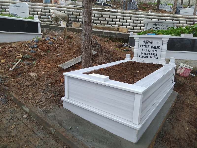 TEK KİŞİLİK SÜTUNLU MEZAR