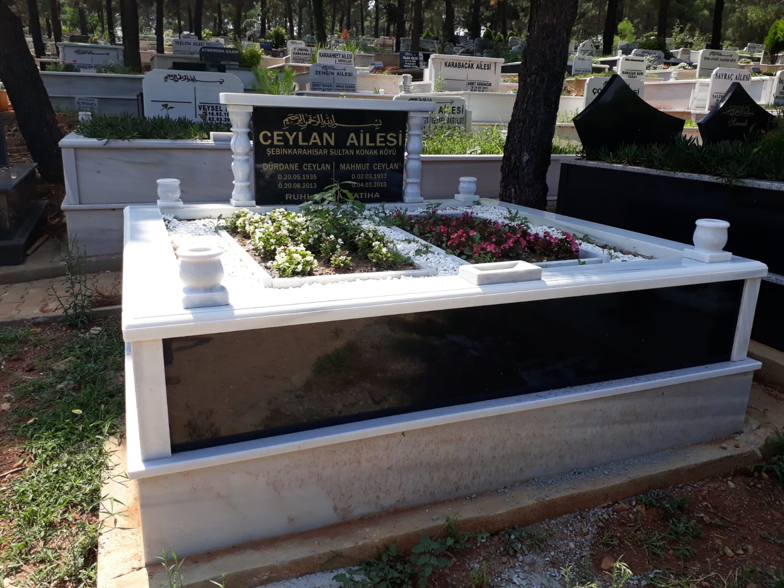 İKİ KİŞİLİK SÜTUNLU BAŞ TAŞI  VE GÖVDE GRANİT MEZAR