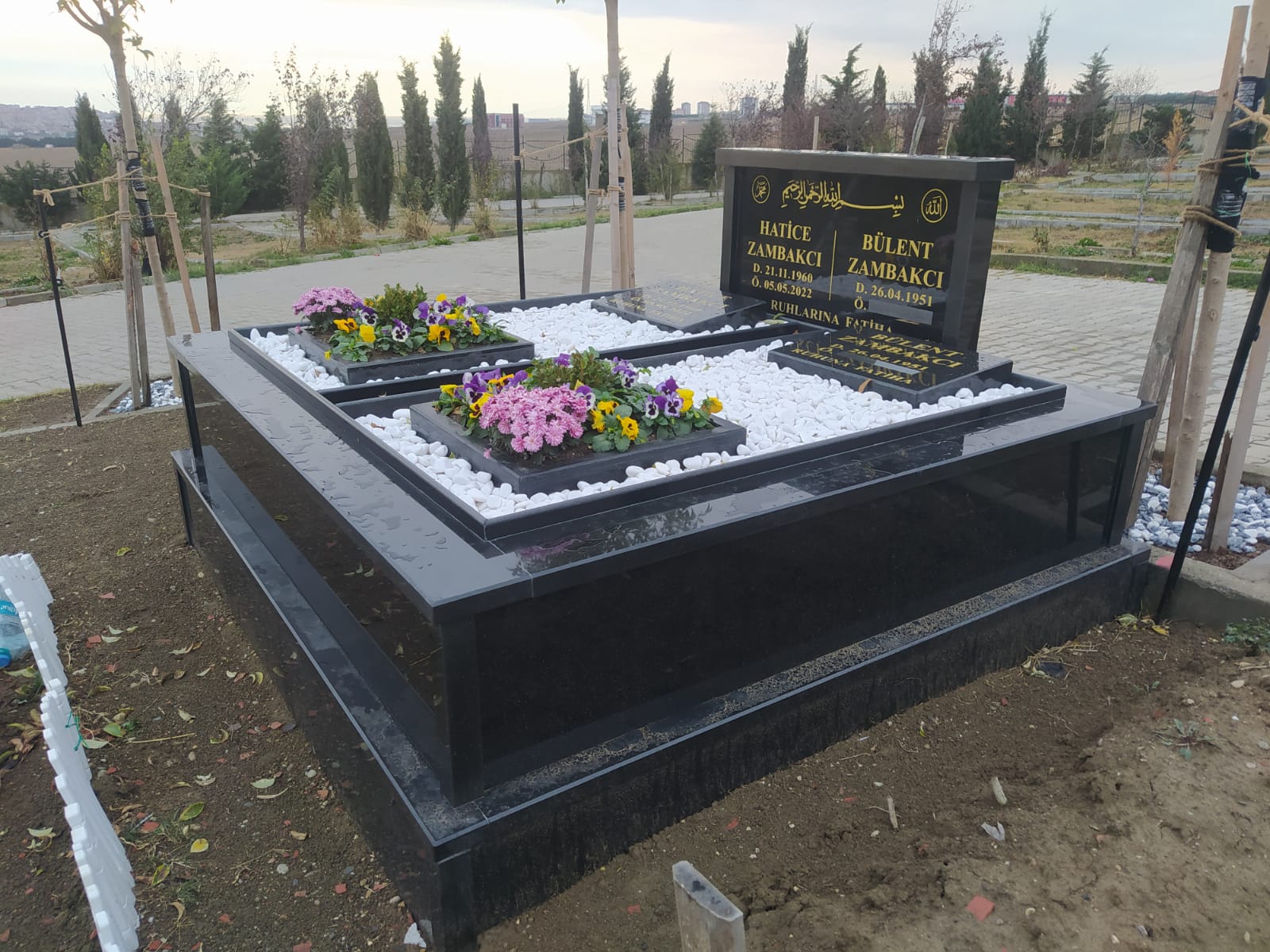 İKİ KİŞİLİK ÖZEL İŞLEMELİ  GRANİT MEZAR