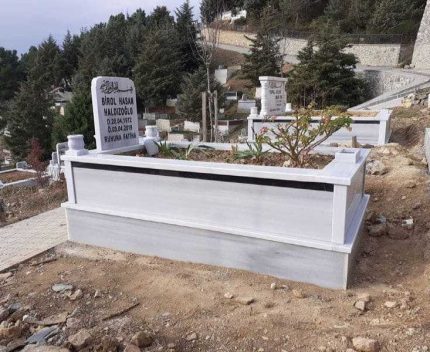 Tek Kişilik Şeritli Mermer Mezar