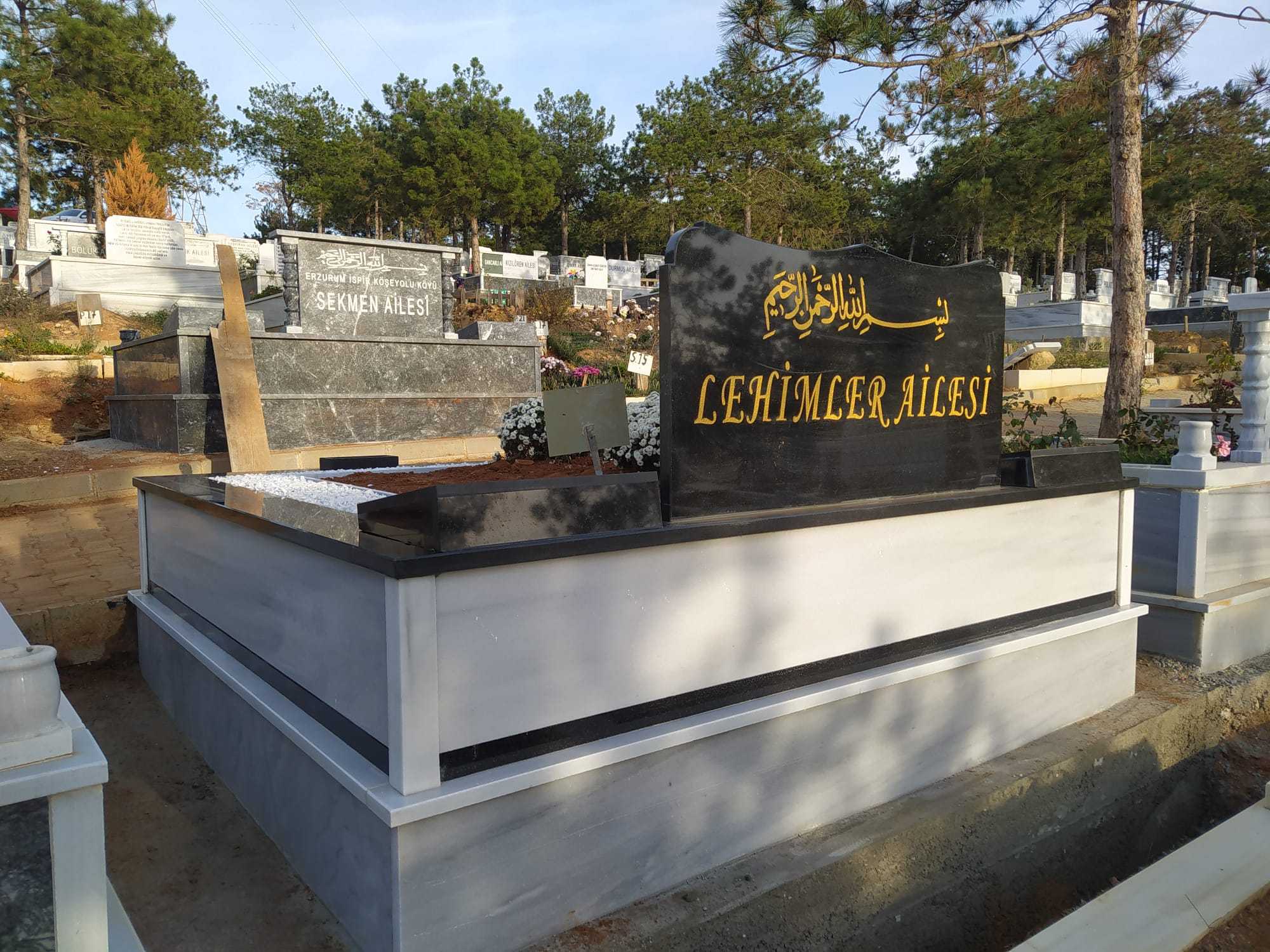 İKİ KİŞİLİK KÜPEŞTE VE SÜPÜRGELİK GRANİT MERMER MEZAR (2)