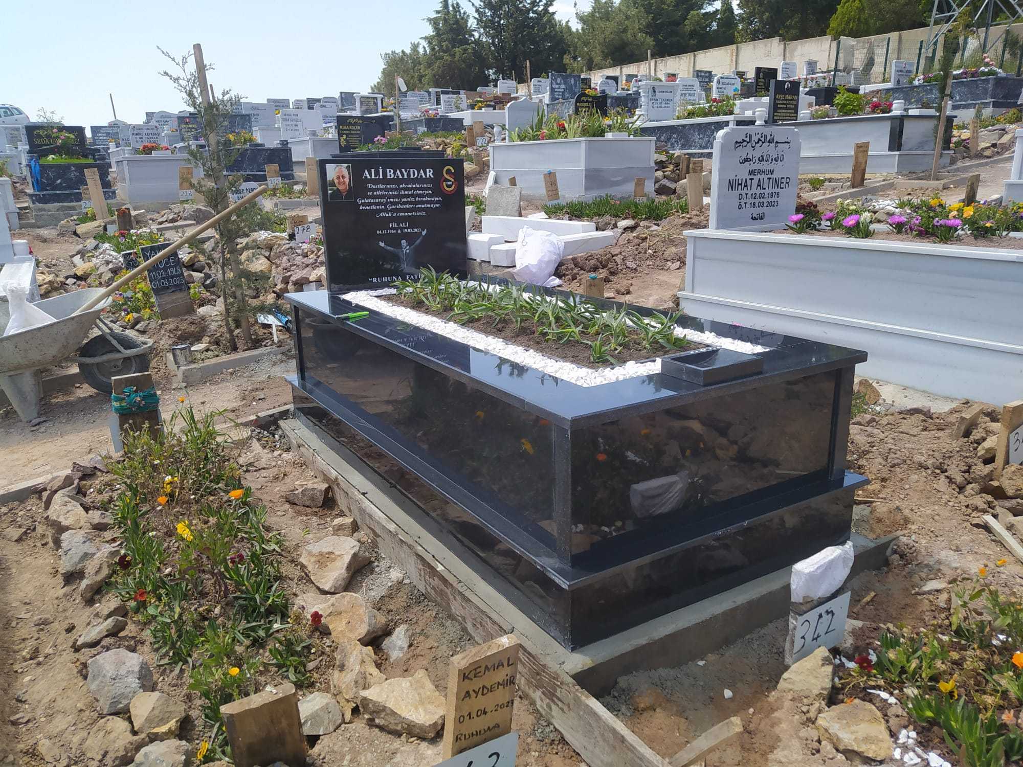 TEK KİŞİLİK KOMPLE GRANİT MEZAR (3)