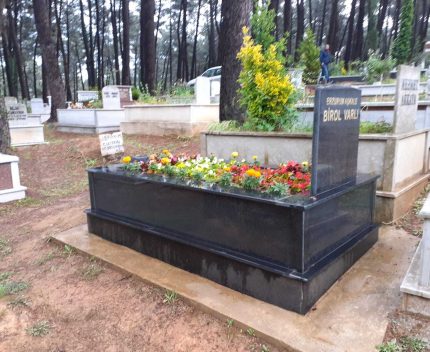 Tek Kişilik Siyah Mezar