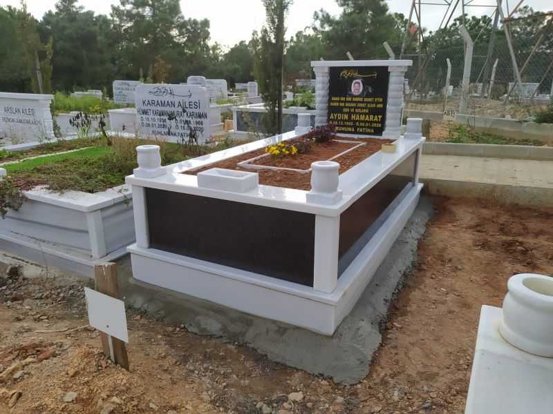 TEK KİŞİLİK SÜTUNLU GRANİT MEZAR MODELİ (1)