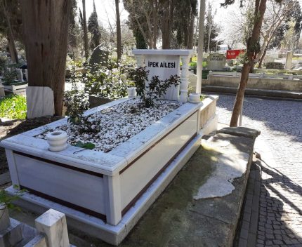 Tek Kişilik Sütunlu Mermer Mezar