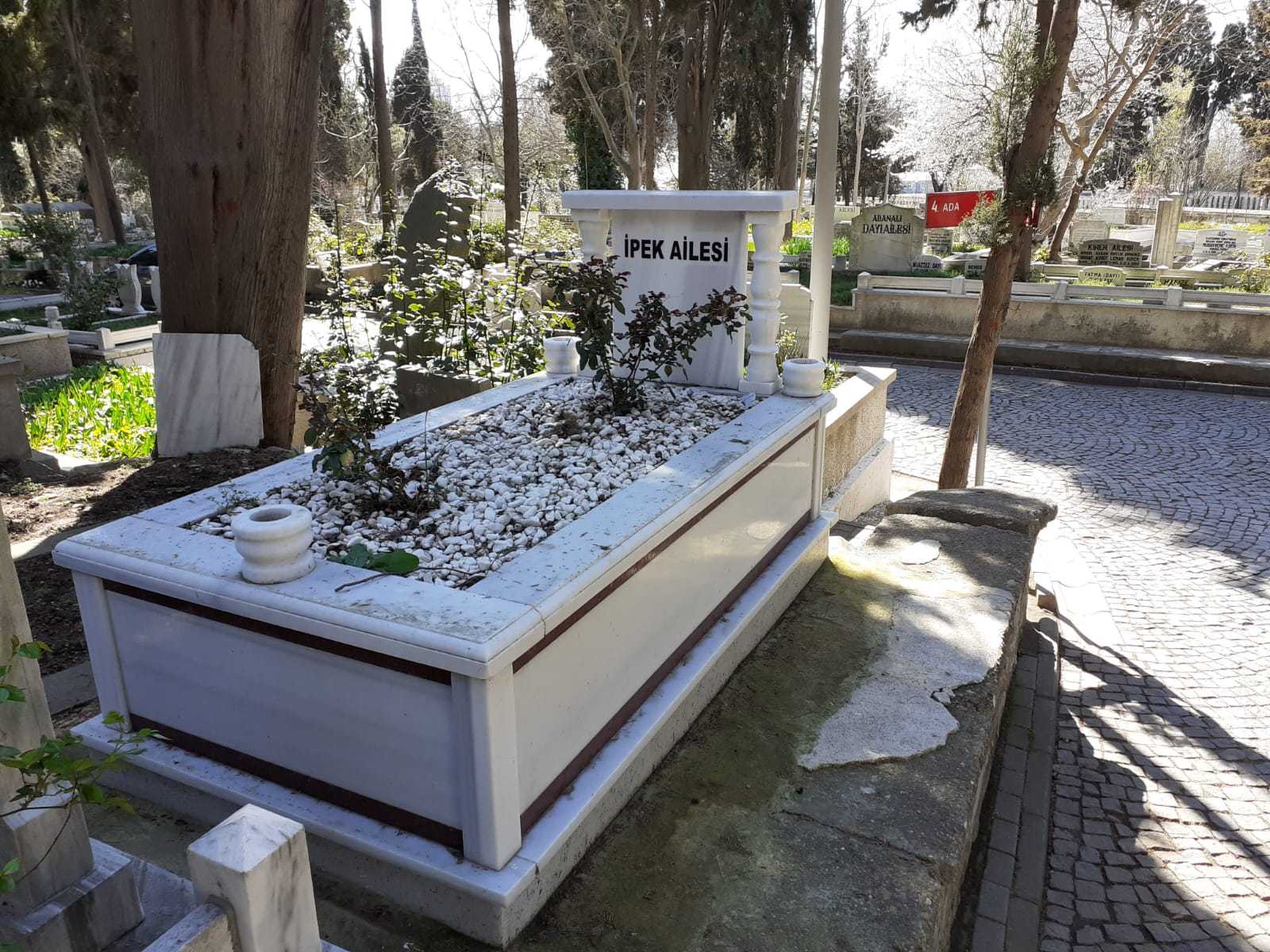 TEK KİŞİLİK SÜTUNLU MERMER MEZAR YAPIMI (1)