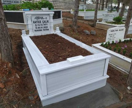 Tek Kişilik Sütunlu Mezar