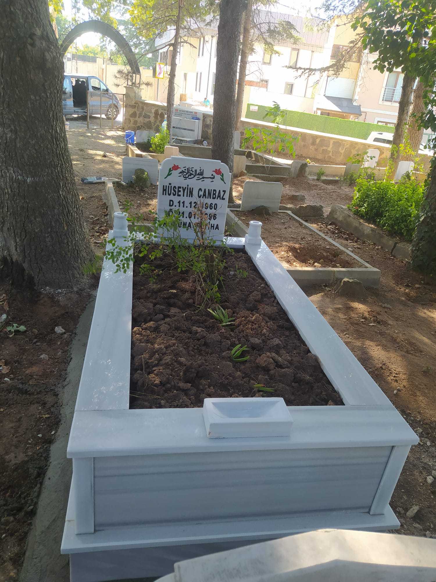 TEK KİŞİLİK VAZOLU MERMER MEZAR (2)