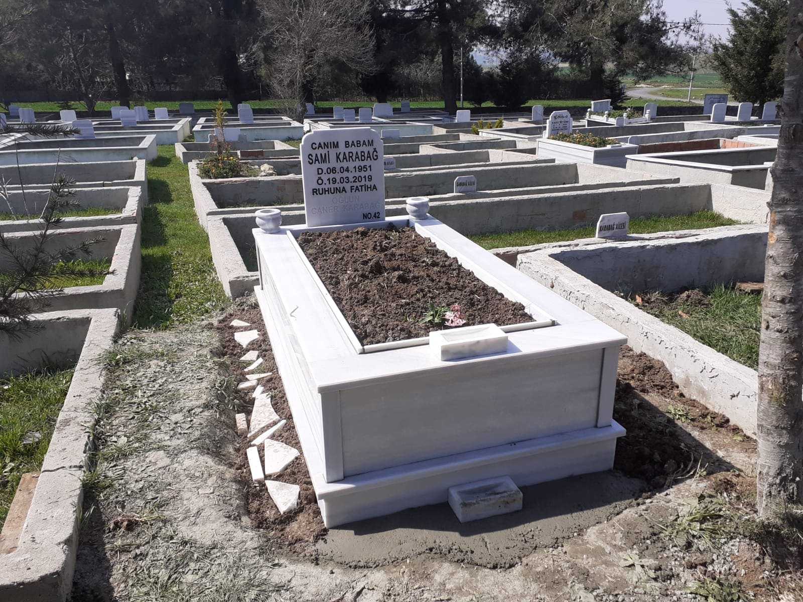 TEK KİŞİLİK VAZOLU MERMER MEZAR YAPIMI (1)