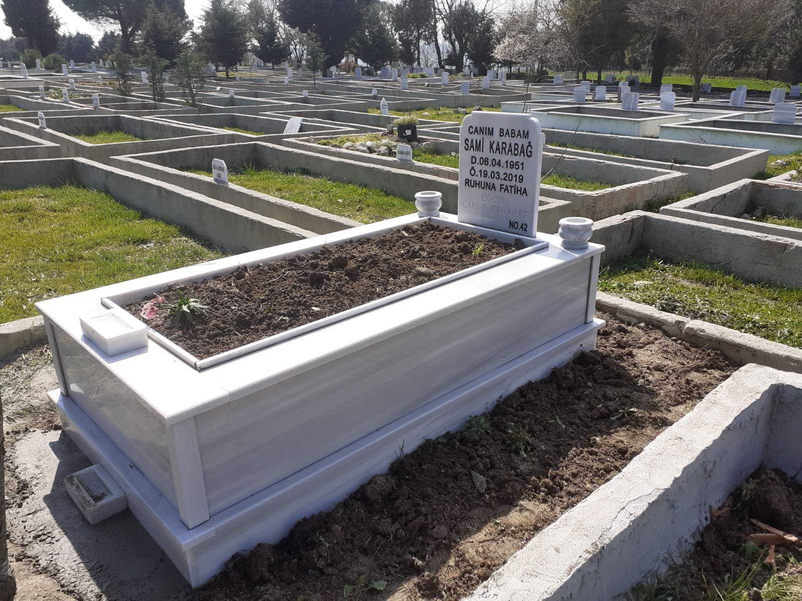 TEK KİŞİLİK VAZOLU MERMER MEZAR YAPIMI (2)